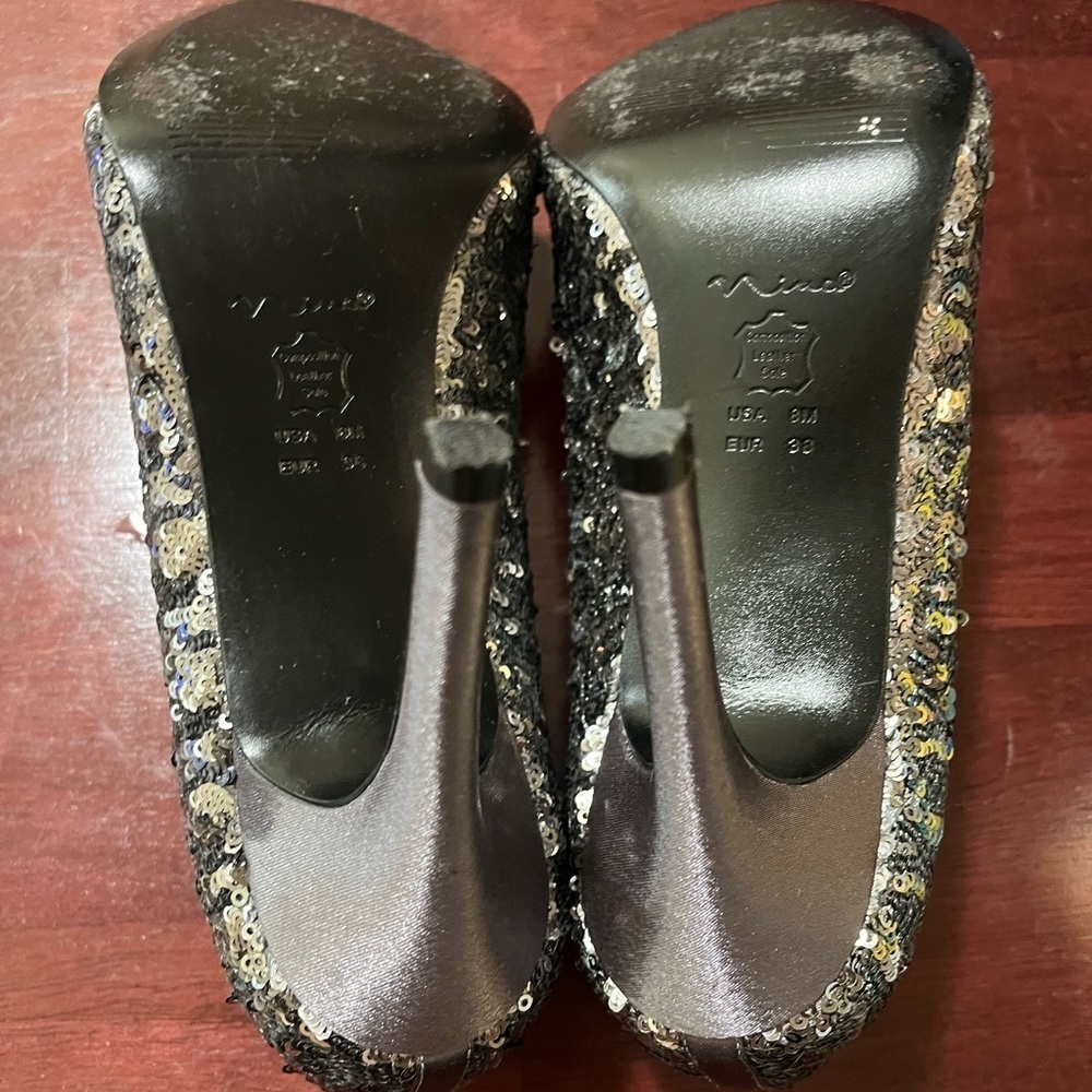 Nina Ricci Silver & Gray Sequin Metallic Leather Heels, Size 8M - Picture 8 of 13